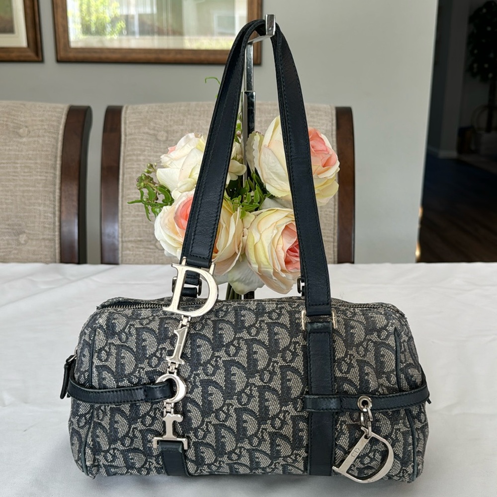 🎉🎉SOLD 🎉🎉 Authentic Dior small shoulder bag - Picture 1 of 13